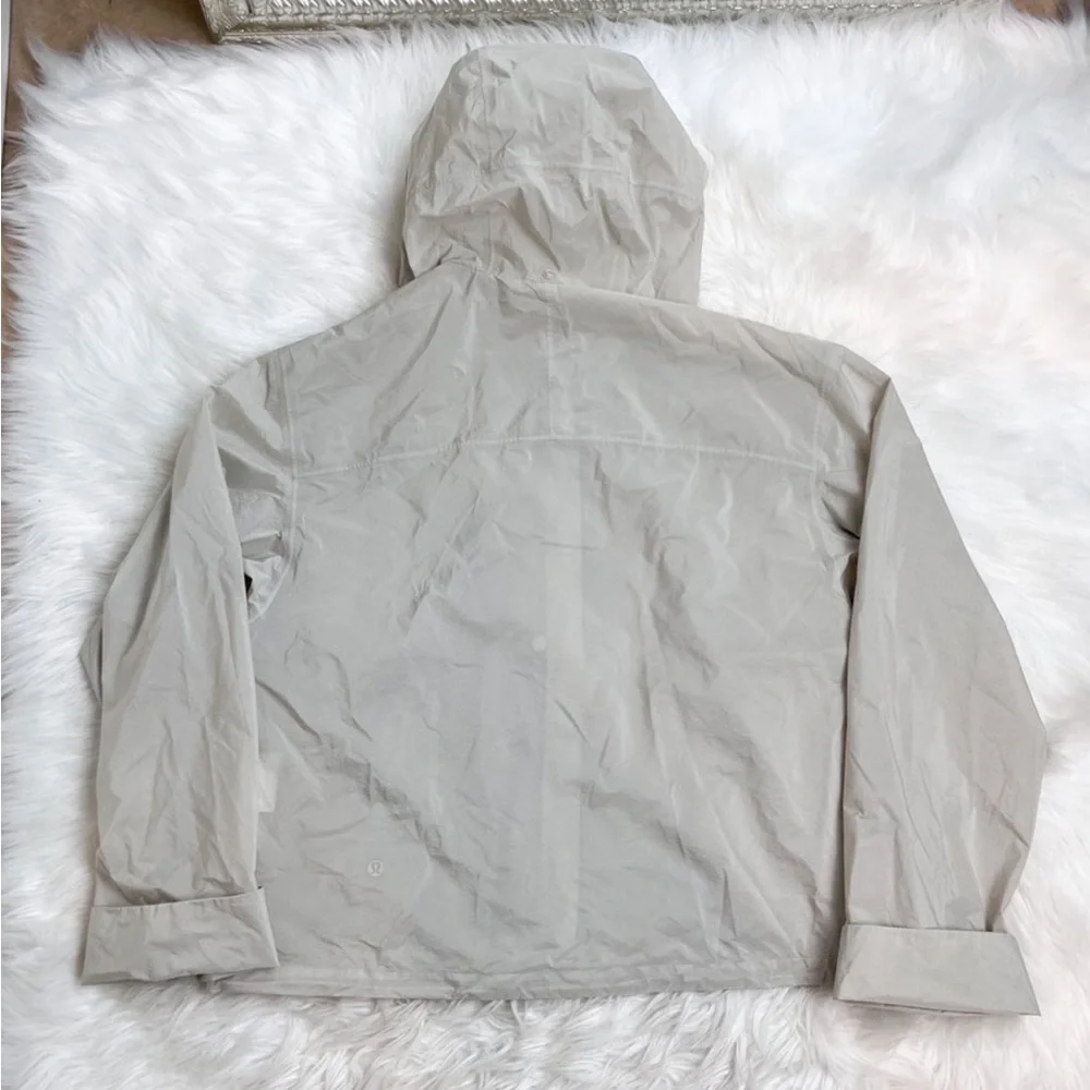 Lululemon Feel the Ease Jacket in Silverstone Size 8 - Picture 2 of 4